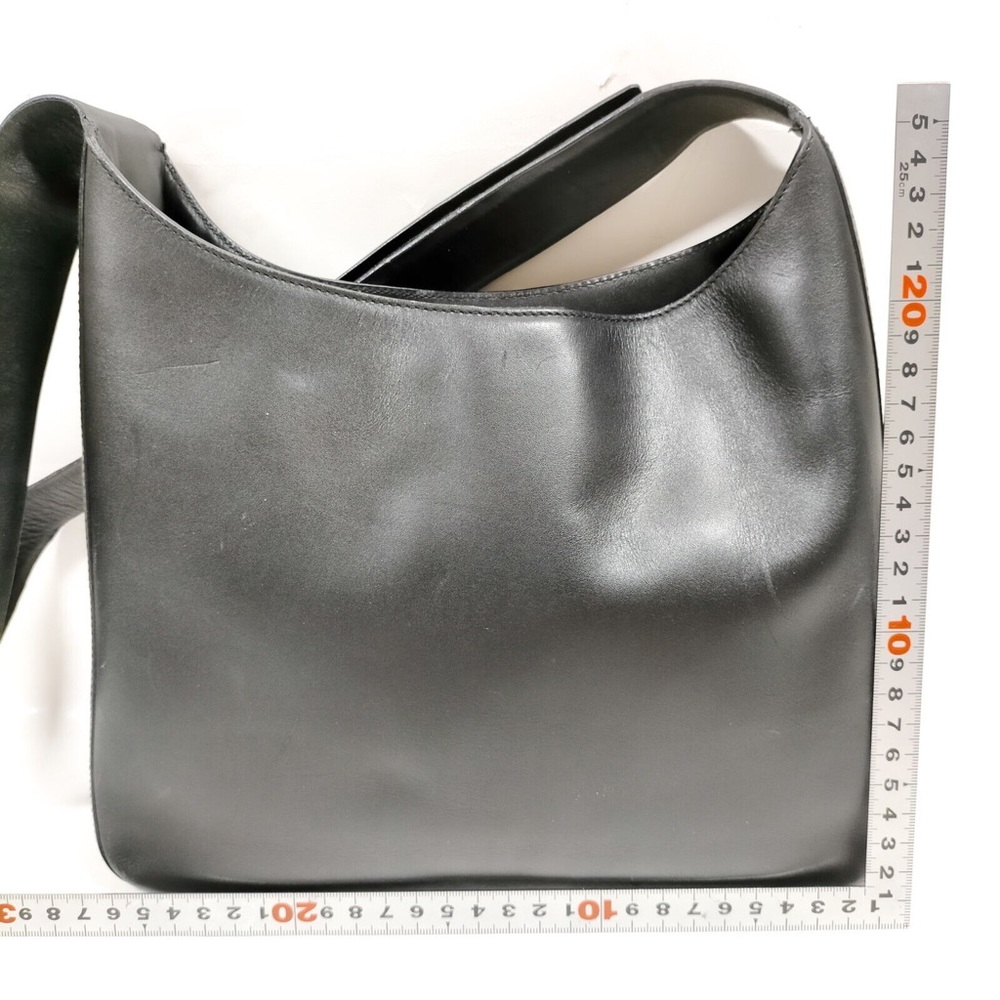 ✨SOLD✨ PRADA • AUTHENTIC VINTAGE BLACK GENUINE LEATHER LOGO STRAP SHOULDER BAG - Picture 2 of 9